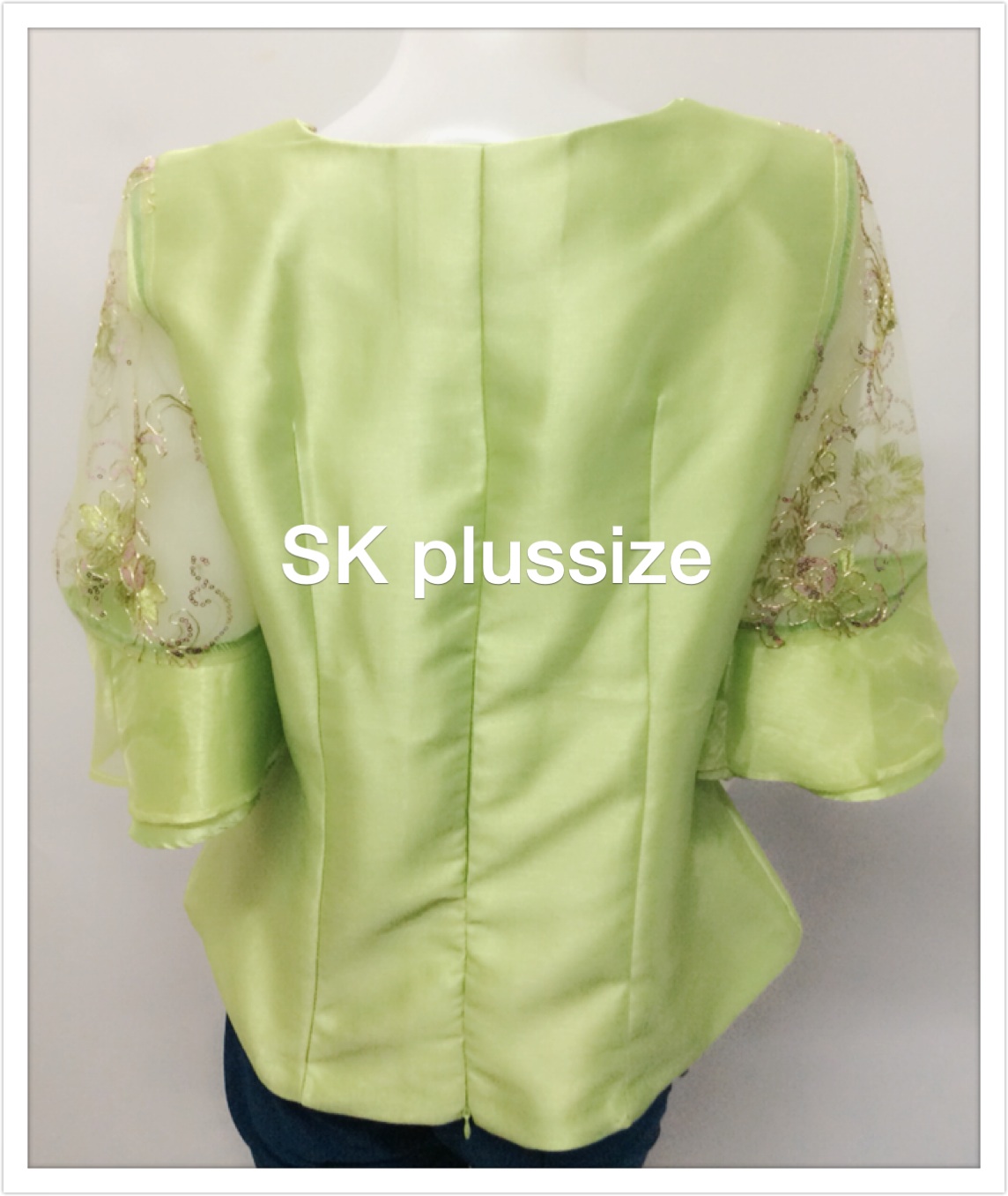 เสื้อผ้าไหม แต่งผ้าเลื่อม สีเขียว รอบอก 40 นิ้ว