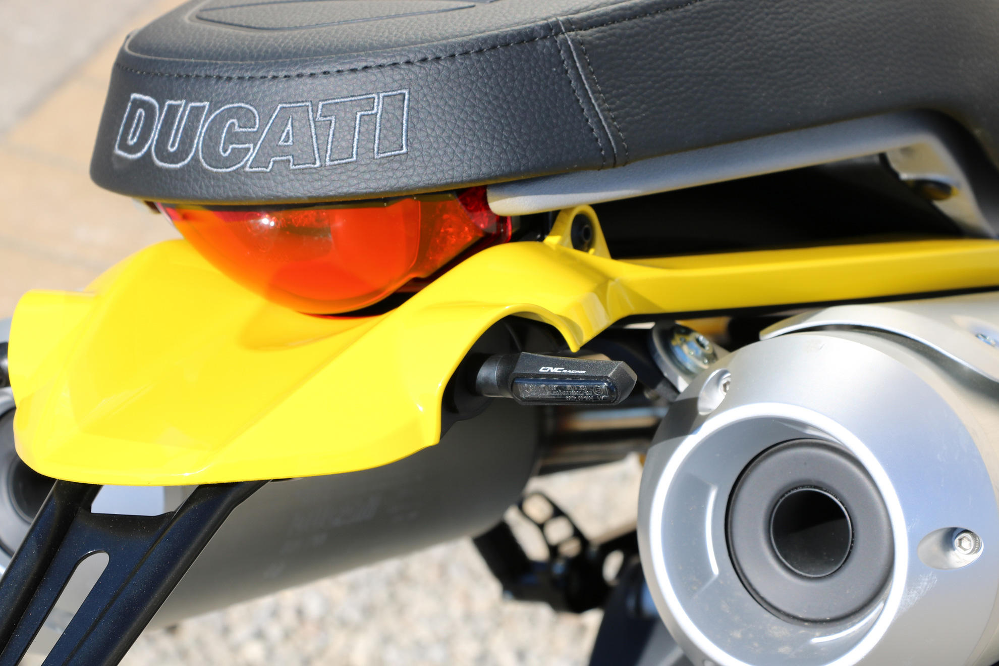 ไฟเลี้ยว CNC racing รุ่น Booster สำหรับ M937 ไฟระบบ LED สว่าง ไม่ร้อน ราคา/คู่