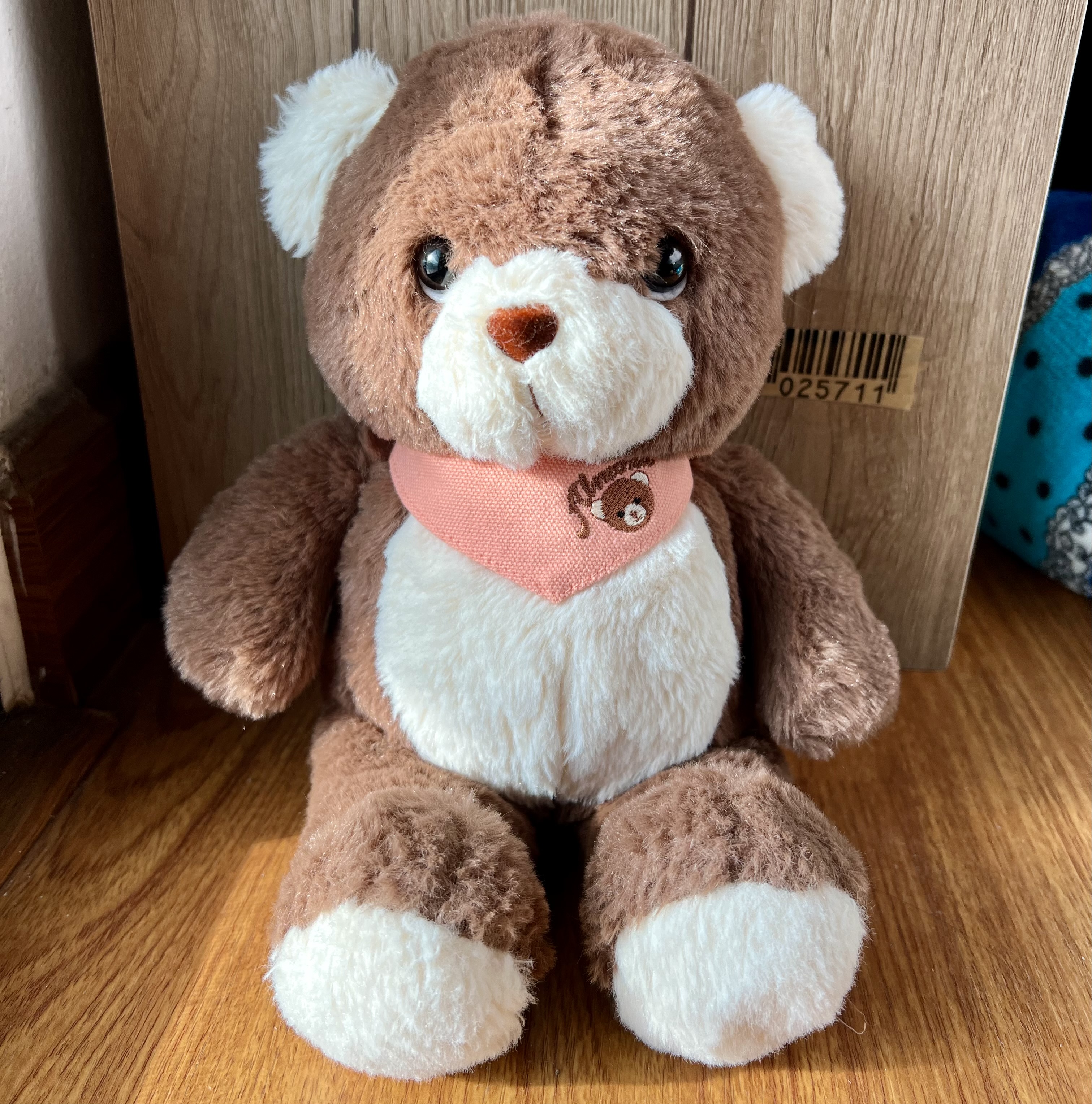 Almond Bear เจ้าอัลมอนด์ ตุ๊กตาหมีสีน้ำตาลประจำร้านกาแฟ น่ารัก ขี้อ้อน มีป้ายผ้าผูกคอ