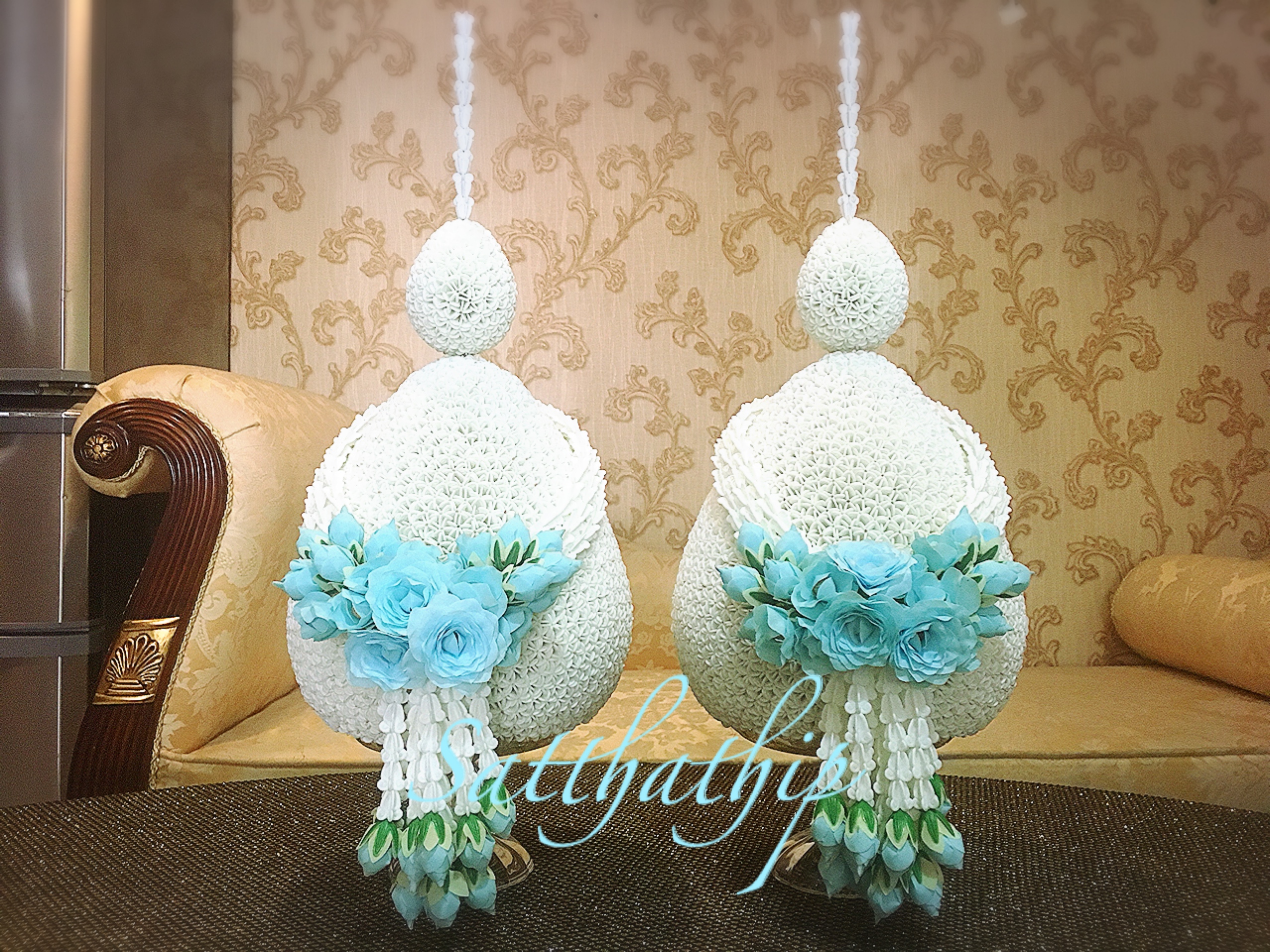 พานพุ่ม - พานพุ่มสักการะ - พานพุ่มดอกรัก - พานพุ่มดอกรักประดิษฐ์ (พลาสติก) - พานพุ่มสีขาว - Panpum