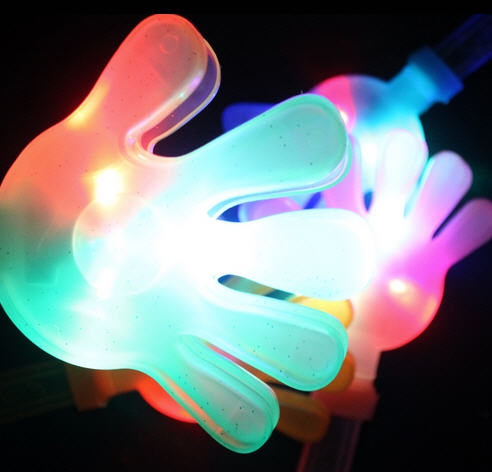 ไฟกระพริบรูปมือตบ,แท่งไฟกระพริบคอนเสิร์ต,อุปกรณ์เชียร์คอนเสิร์ต