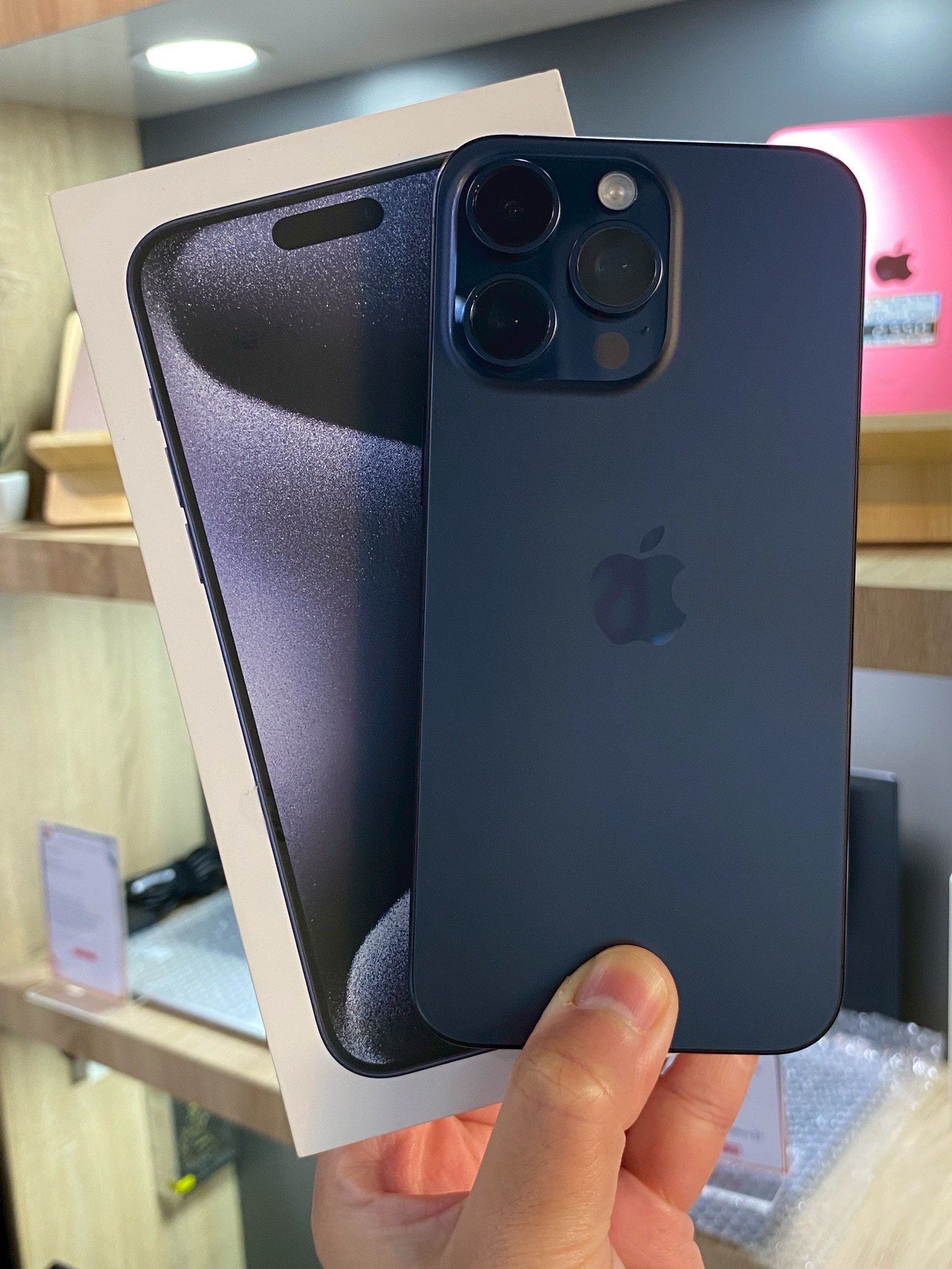 iPhone 15 Pro Max 256GB Blue Titanium