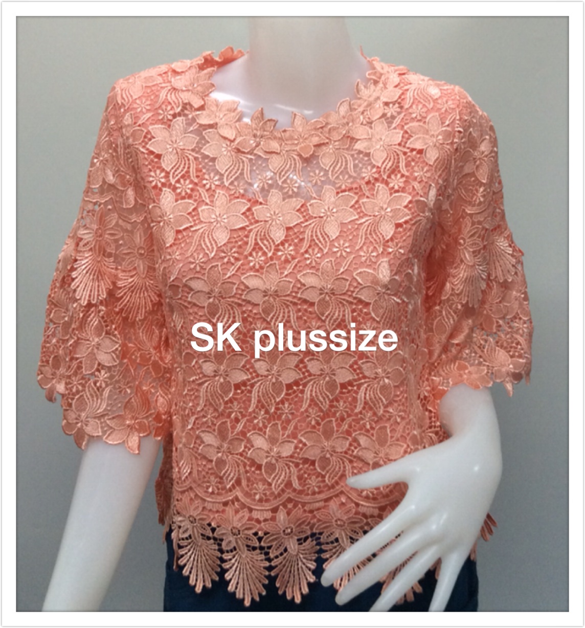 เสื้อลูกไม้ แขนพวง สีส้ม รอบอก 38 นิ้ว