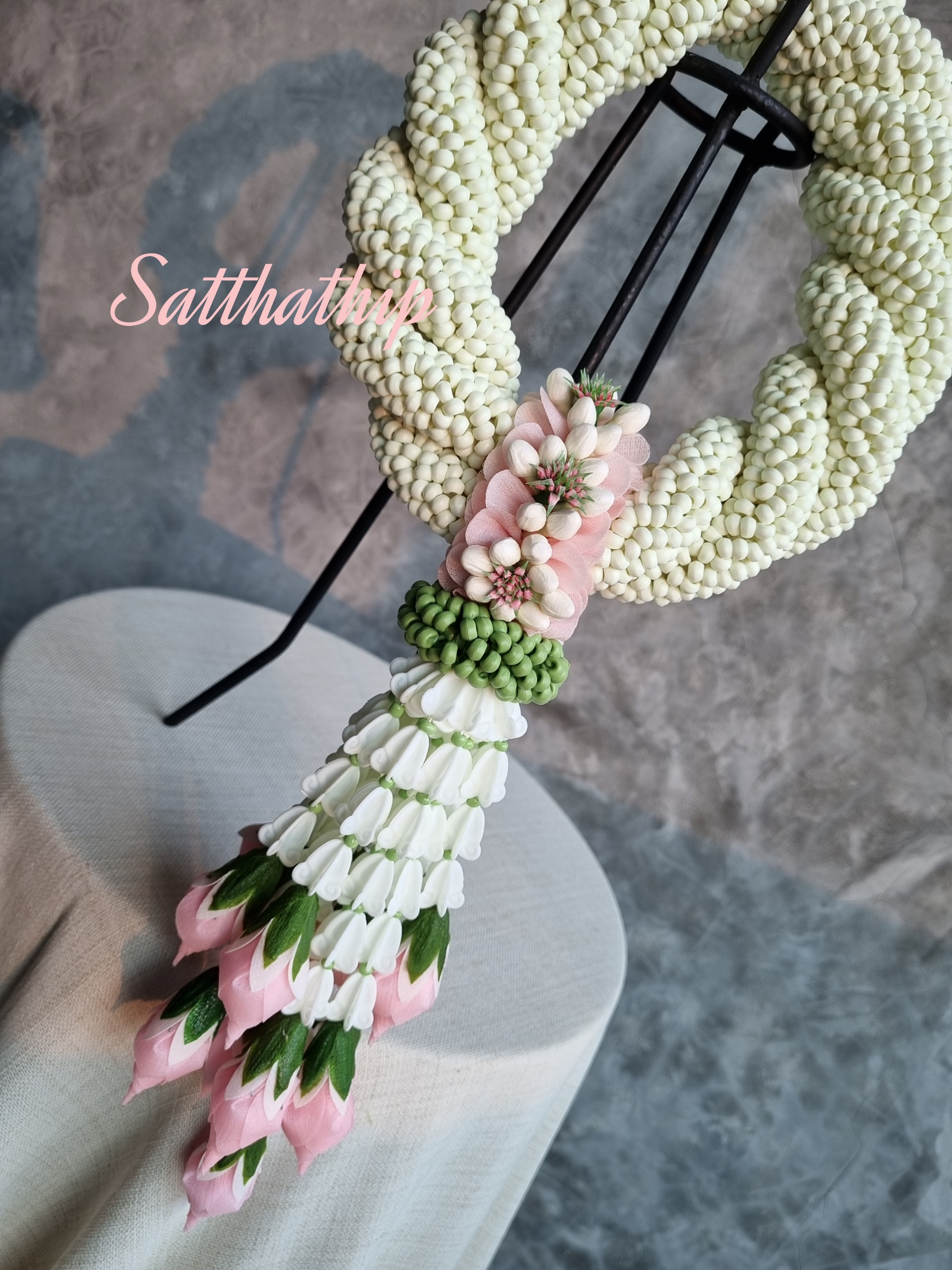 พวงมาลัยดอกรัก - พวงมาลัยดอกรักเกลียว - พวงมาลัยดอกรักเกลียวประดิษฐ์