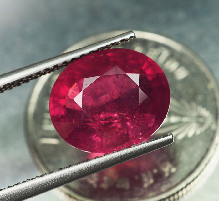 พลอยทับทิม (Ruby) 5.60 กะรัตสีชมพูอมม่วง