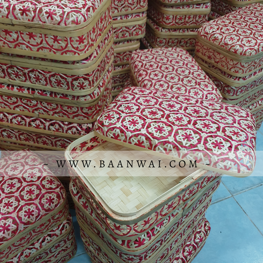 กล่องชะลอม ลายพิกุล ทรงเหลี่ยม ขนาด 20*30*8 cm (สีเหลือง)