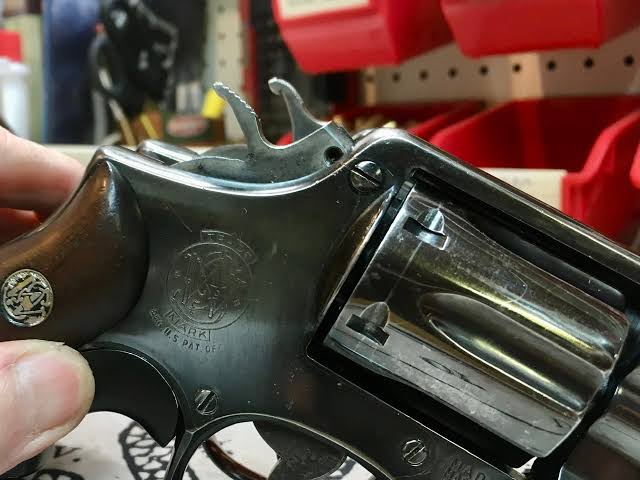 น้อตยึดโครงด้านบน ลูกโม่Smith (รุ่นเก่า)