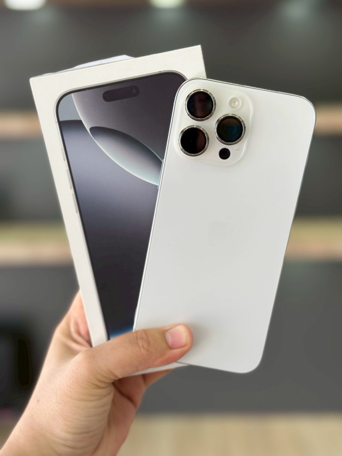 iPhone 16 Pro Max 256GB White Titanium