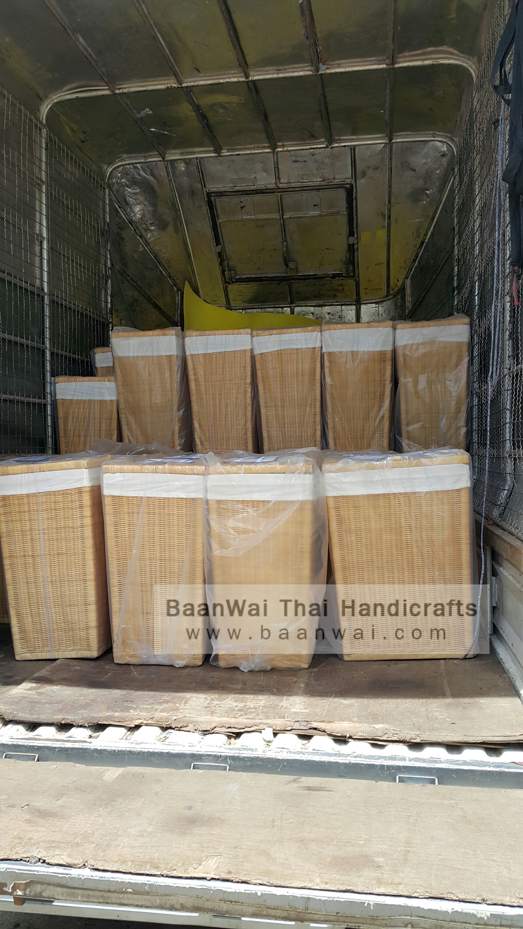 ตะกร้าผ้า หวายแท้ บุผ้า Size L : 37*40*55 cm