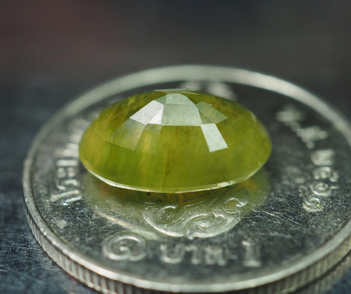 แซฟไฟร์สีเขียว (Sapphire) 3.60 กะรัต
