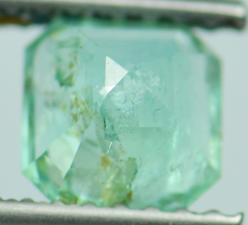 พลอยมรกตดิบ (Emerald) 0.90 กะรัต No oil