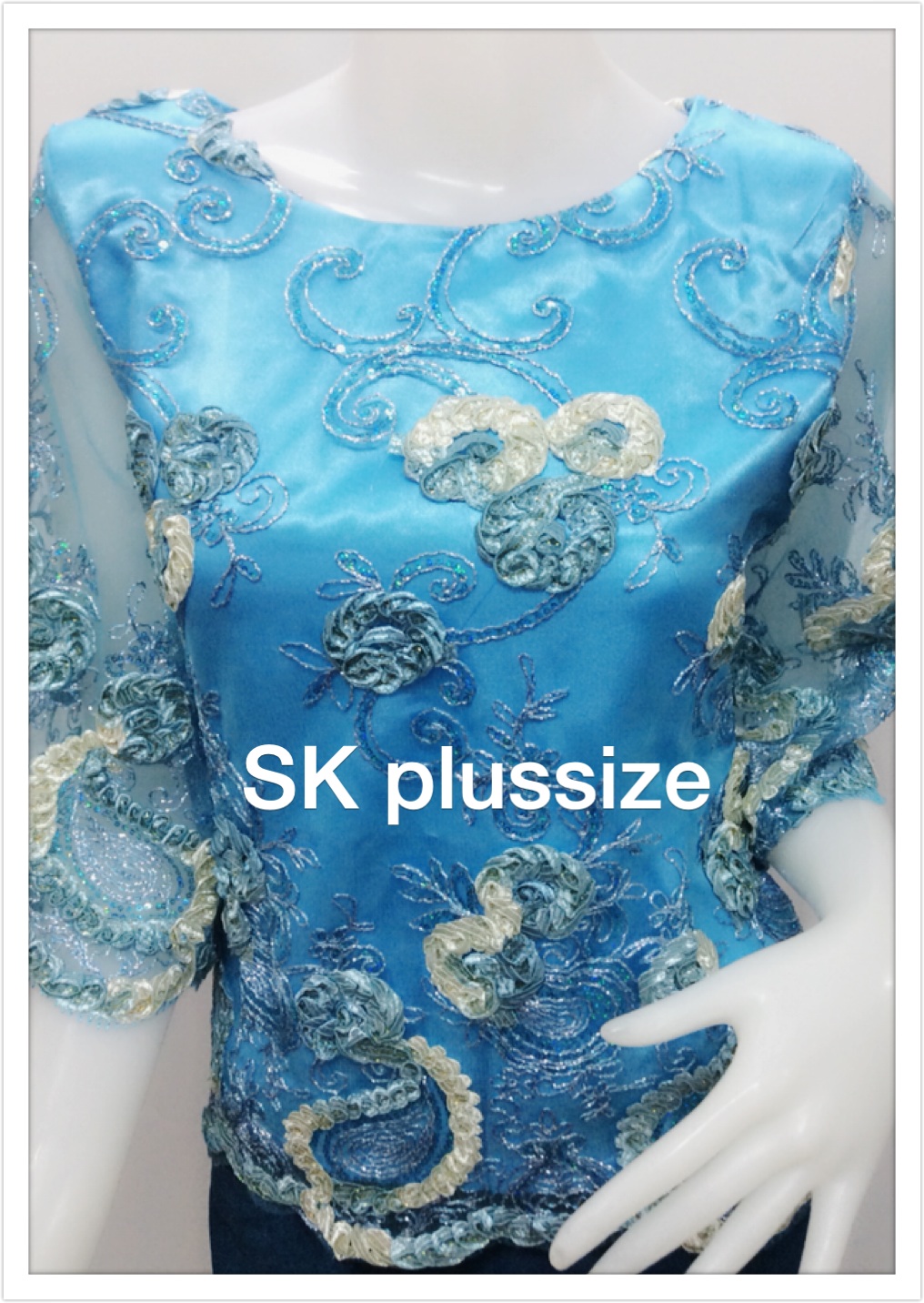 เสื้อลูกไม้บุหงา สีฟ้า คอปาด แขน 3 ส่วน รอบอก 36 นิ้ว