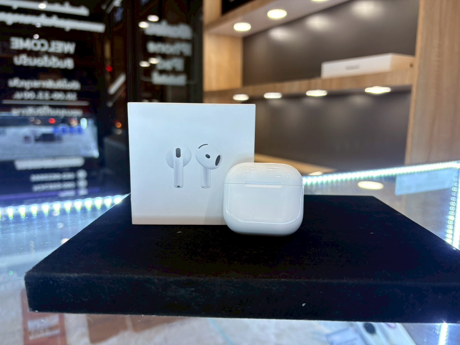 AirPods 4