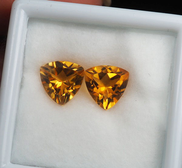 พลอยซิทริน (Citrine) 2.25 กะรัต 2 ชิ้นสีเหลืองส้ม