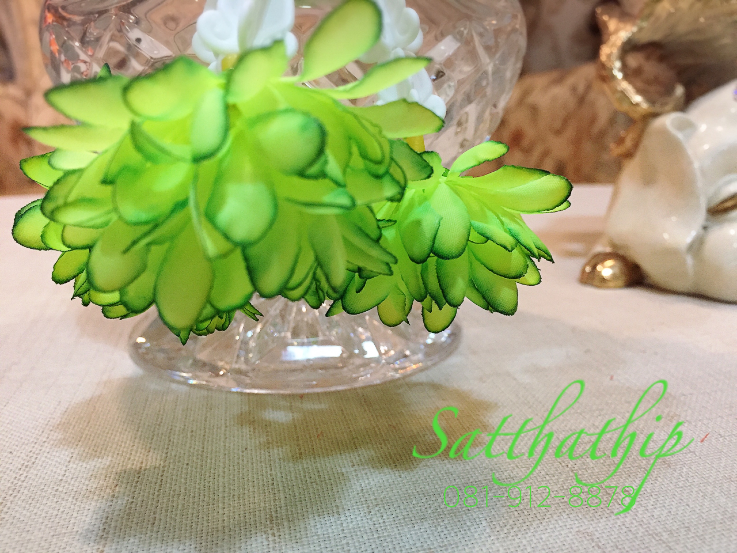 พวงมาลัยผ้า ดอกมัม สีขาว,เขียว (สีประจำวันพุธ) - พวงมาลัยผ้า ประจำวันพุธ - Fabric garland
