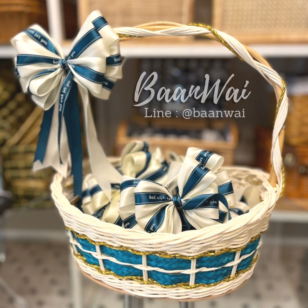 กระเช้าหวายฟอกขาว Code-006 ทรงรี (ลายคาดฟ้า)