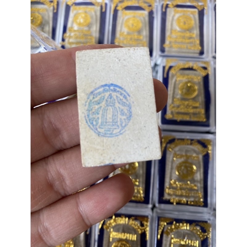 พระสมเด็จเเตกลายงา วัดระฆัง ด้านหน้ามีระฆัง ด้านหลังมีตราระฆัง บูชายกลัง