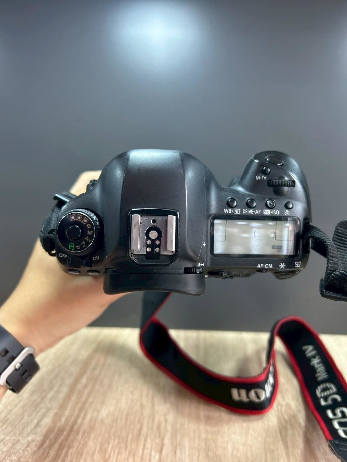 Canon EOS 5D Mark IV