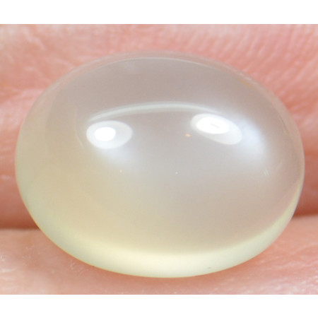 มูนสโตน (Moon Stone) 3.05 กะรัตสีครีม