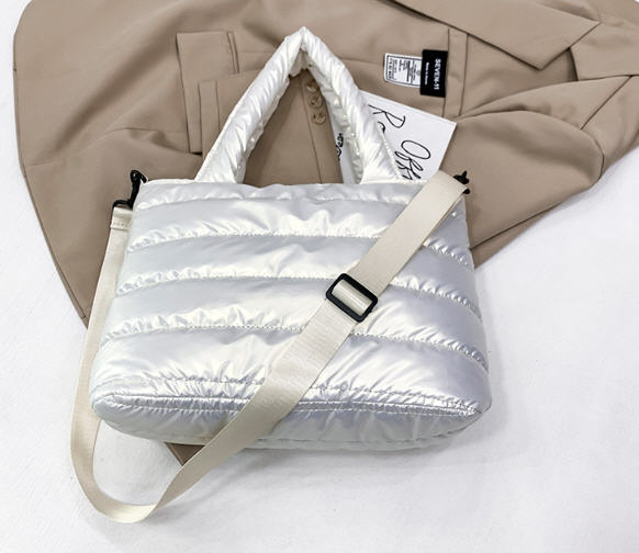 กระเป๋าบุนวม,กระเป๋าสะพายสำหรับผู้หญิง