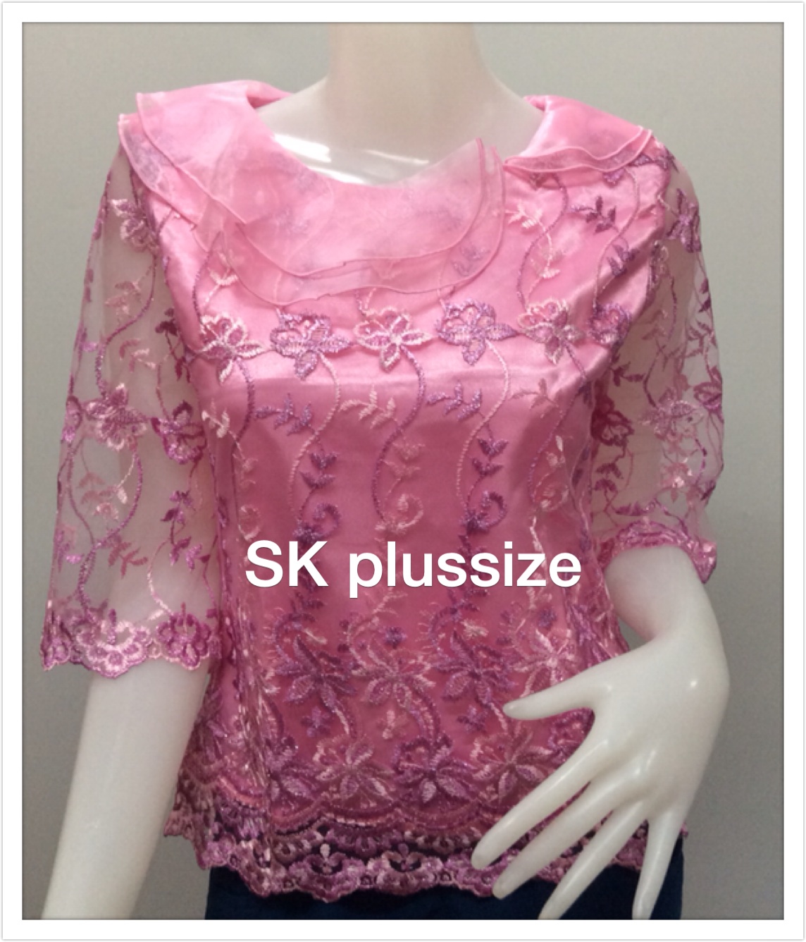 เสื้อลูกไม้บุหงา ปกผ้าแก้วซ้อน สีชมพู รอบอก 36 นิ้ว