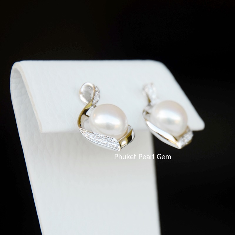 Heart Pearl Earrings