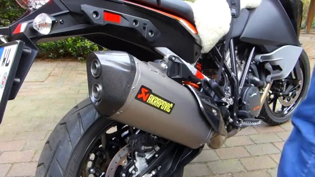 ท่อ akrapovic แบบสลิปออน สำหรับ KTM 1190, 1290 adventure (For Exhibition only)