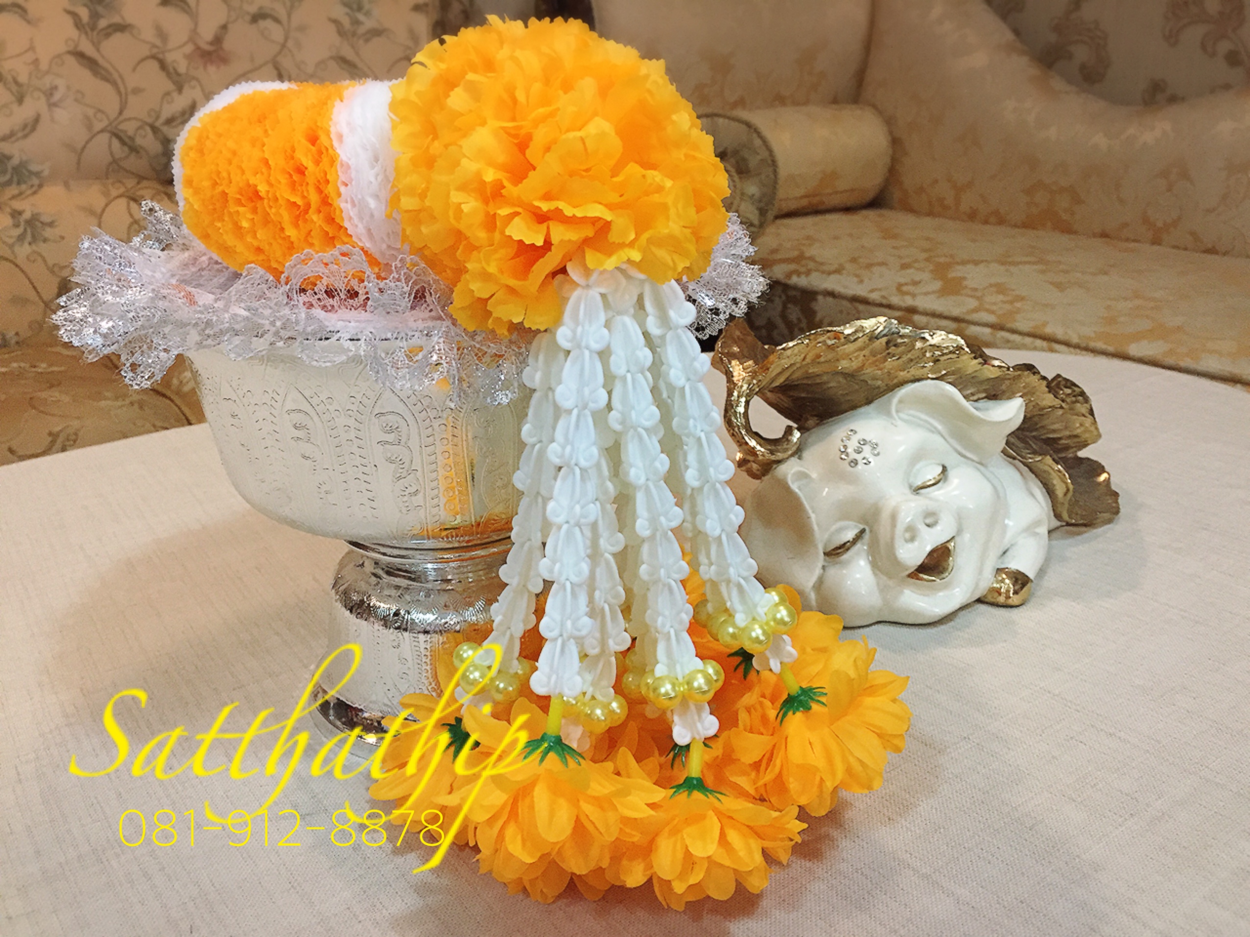 พวงมาลัยผ้า ดอกคาเนชั่น (ร้อยด้วยกลีบ) สีเหลืองส้ม - Fabric garland