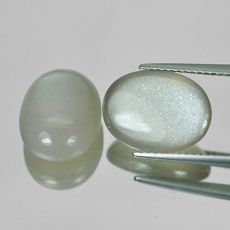มูนสโตน (Moon Stone) 10 กะรัต 2 ชิ้นสีเทาสวย
