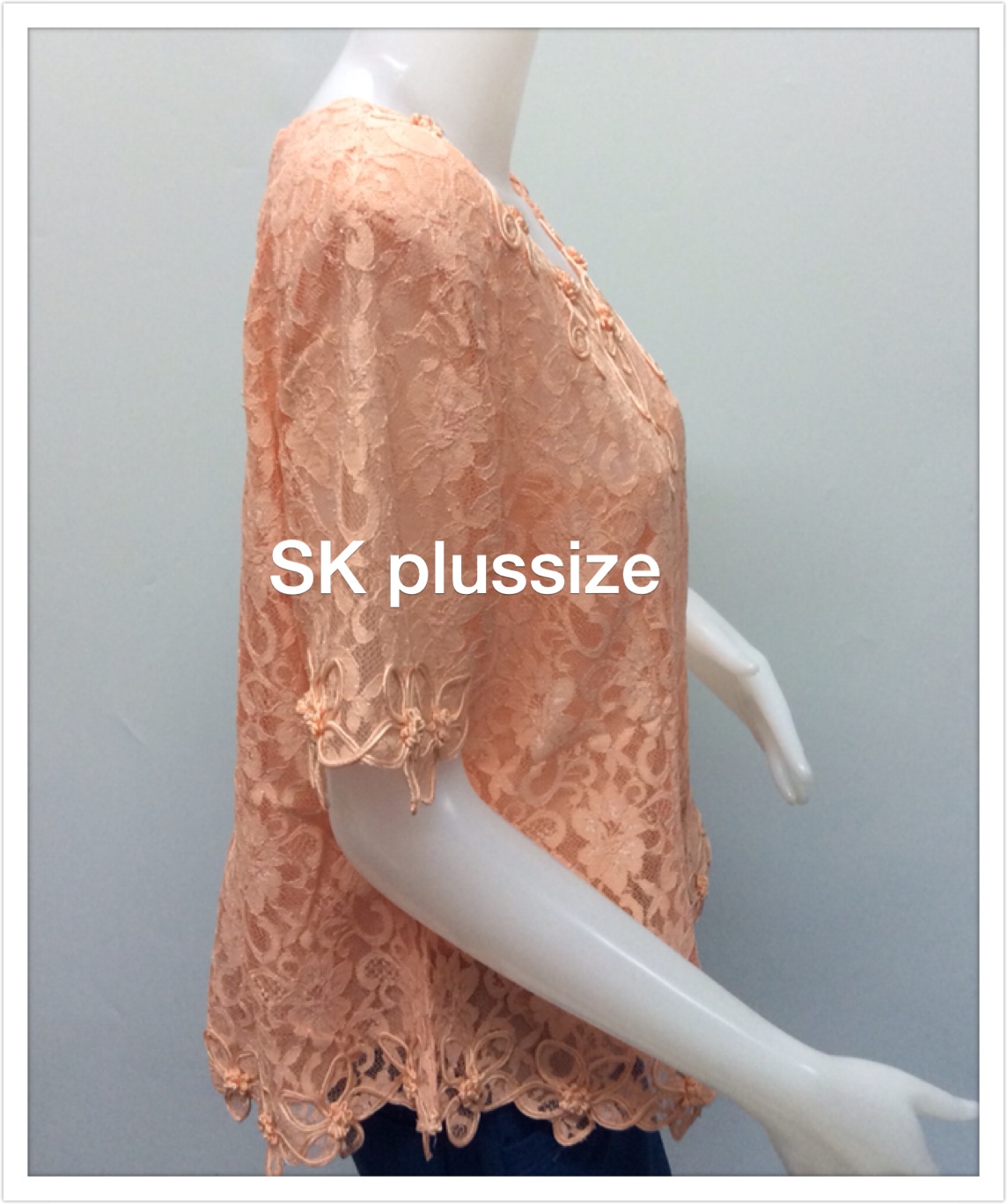 เสื้อลูกไม้ สีส้ม แขนสั้น รอบอก 44 นิ้ว