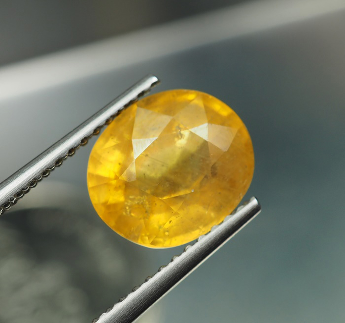 บุษราคัมอัฟริกาสีเหลือง (Sapphire) 3.30 กะรัต