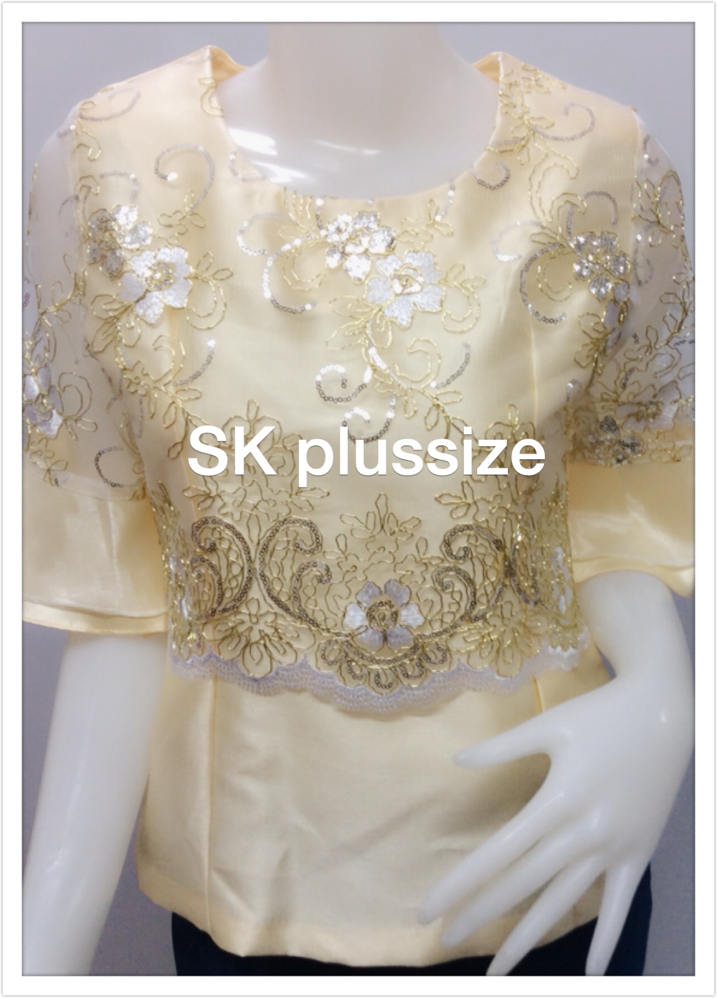 เสื้อผ้าไหม แต่งผ้าเลื่อม สีเหลืองอ่อน รอบอก 36 นิ้ว