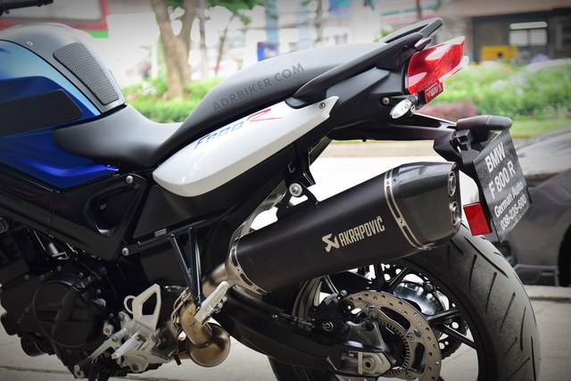 ท่อ Akrapovic slip on Black titanium สำหรับ F800R (For Exhibition only)