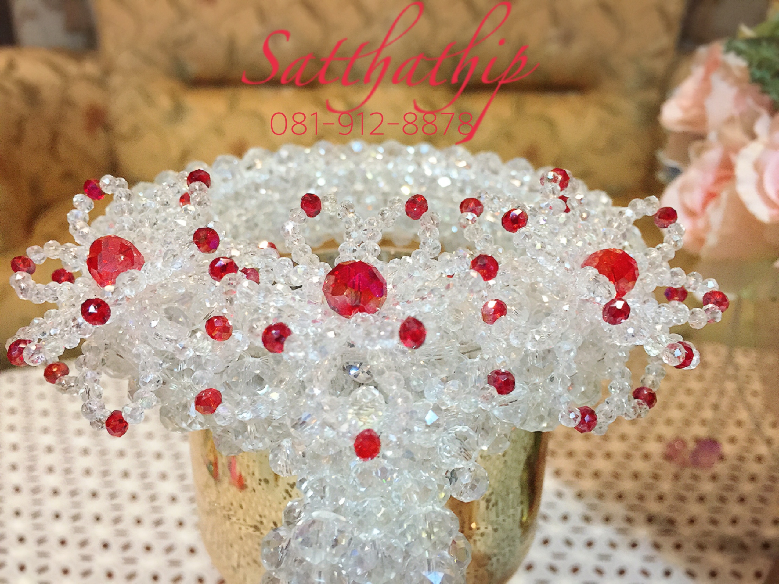 พวงมาลัยคริสตัล ยกดอก สีโทนขาว แดง - Crystal Garland