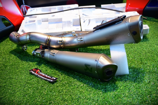 ท่อ Akrapovic Slip on และ ฟูล สำหรับ Panigale V4/V4S 2018-2021 (For Exhibition only)