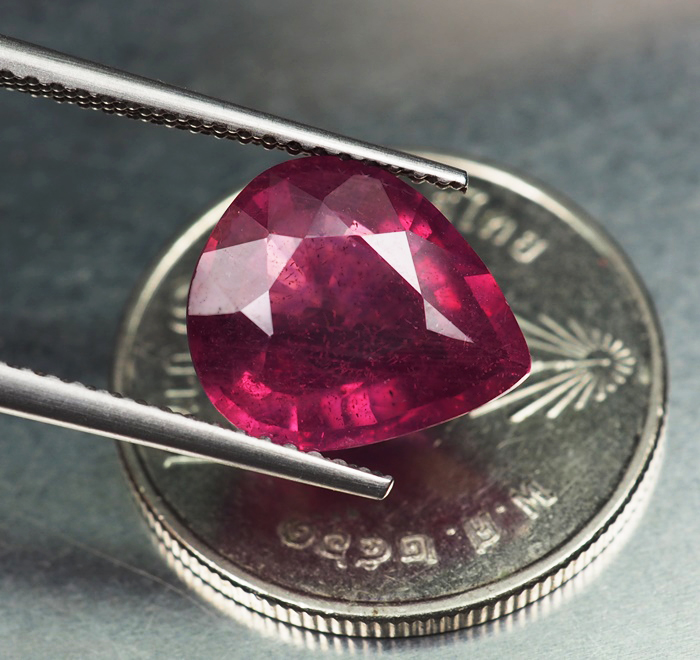 พลอยทับทิม (Ruby) 4.65กะรัตสีแดงม่วง