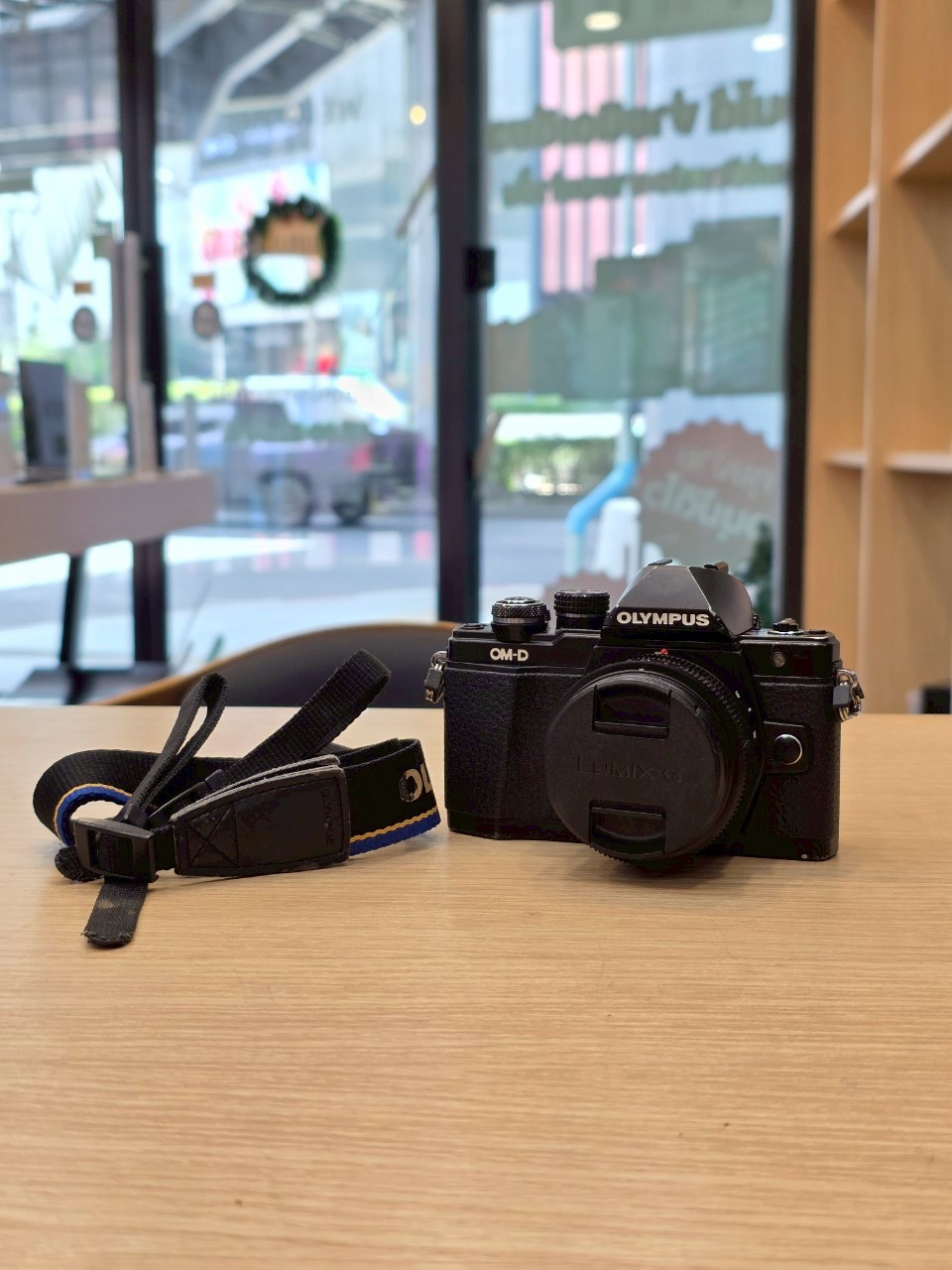 Olympus OM-D E-M10 Mark II + Panasonic lumix Leica DG Summilux 15mm f/1.7 ASPH