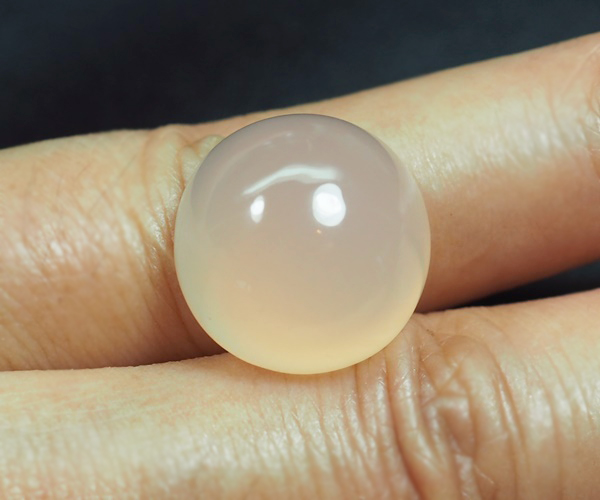 คาลซิโดนีสีชมพูอมส้ม 18.80 กะรัต