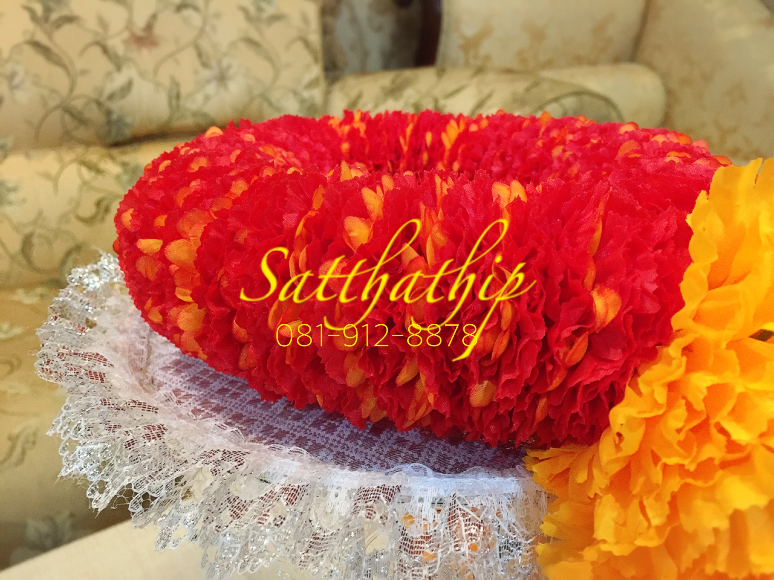 พวงมาลัยฮินดู/พวงมาลัยผ้า ดอกมัม (ร้อยด้วยกลีบ) สีแดง,เหลือง - Fabric garland