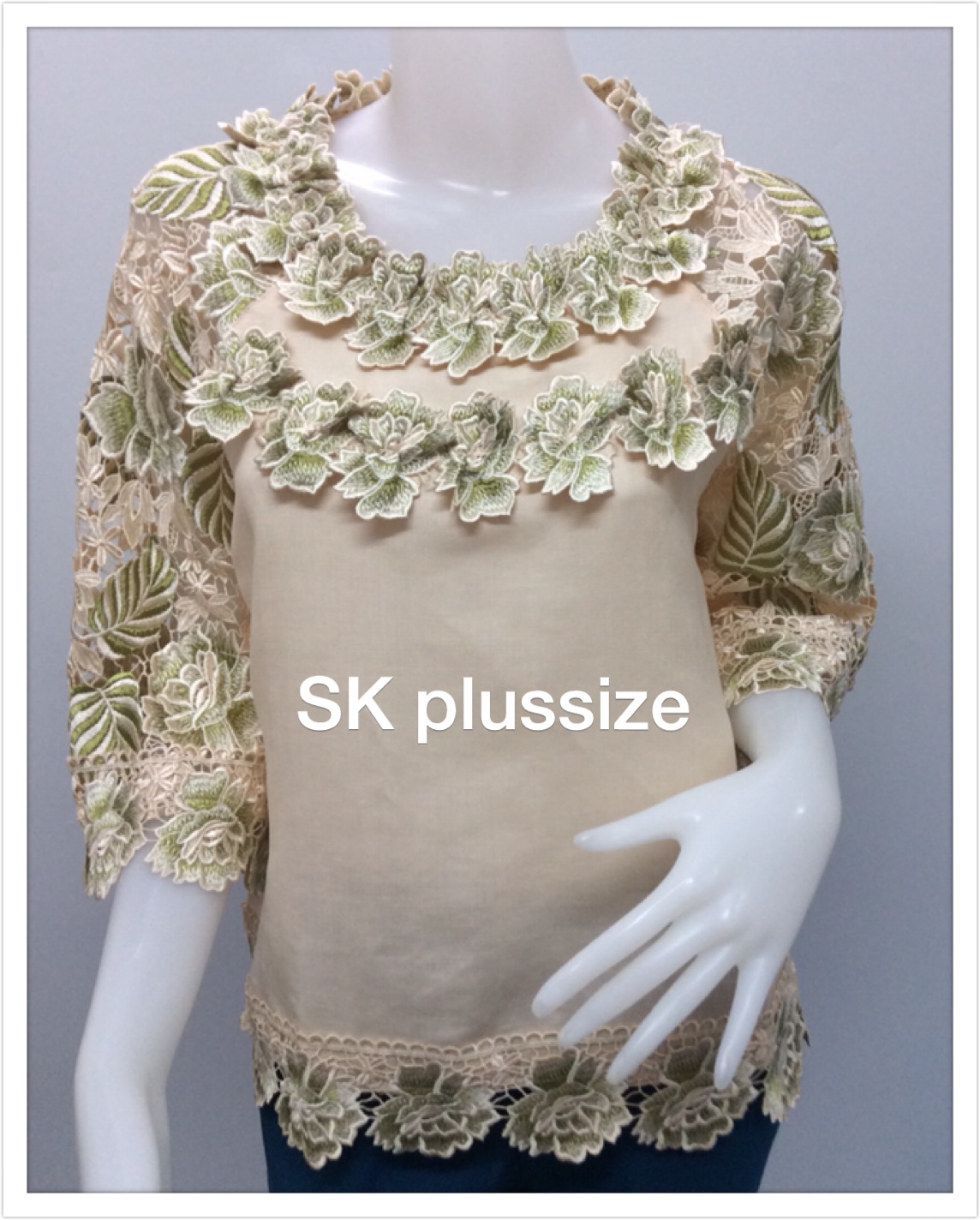 เสื้อลินิน แต่งลูกไม้สีเขียว รอบอก 44 นิ้ว
