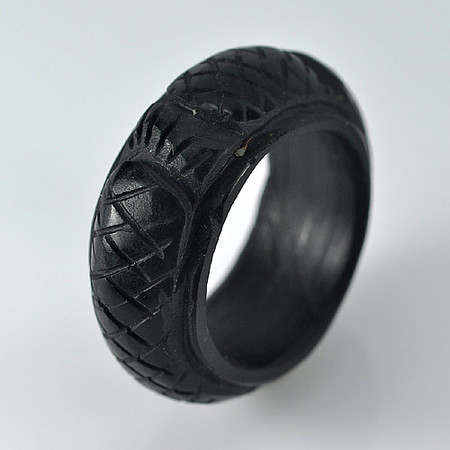 แหวนหยกสีเขียวดำแกะลายมังกร 44.25 กะรัตไซด์ 63