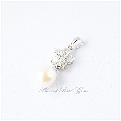 White Pearl Flower Pendant