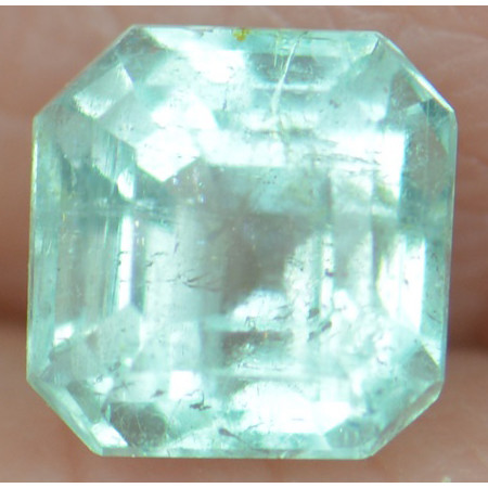 พลอยมรกตดิบ (Emerald) 0.64 กะรัตสวยมาก No oil