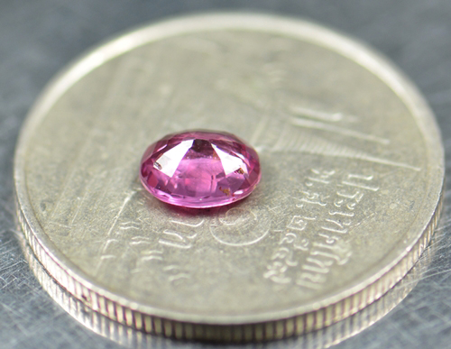 อัญมณีทับทิมสยาม (Ruby ) 0.64 กะรัตพร้อมใบเซอร์