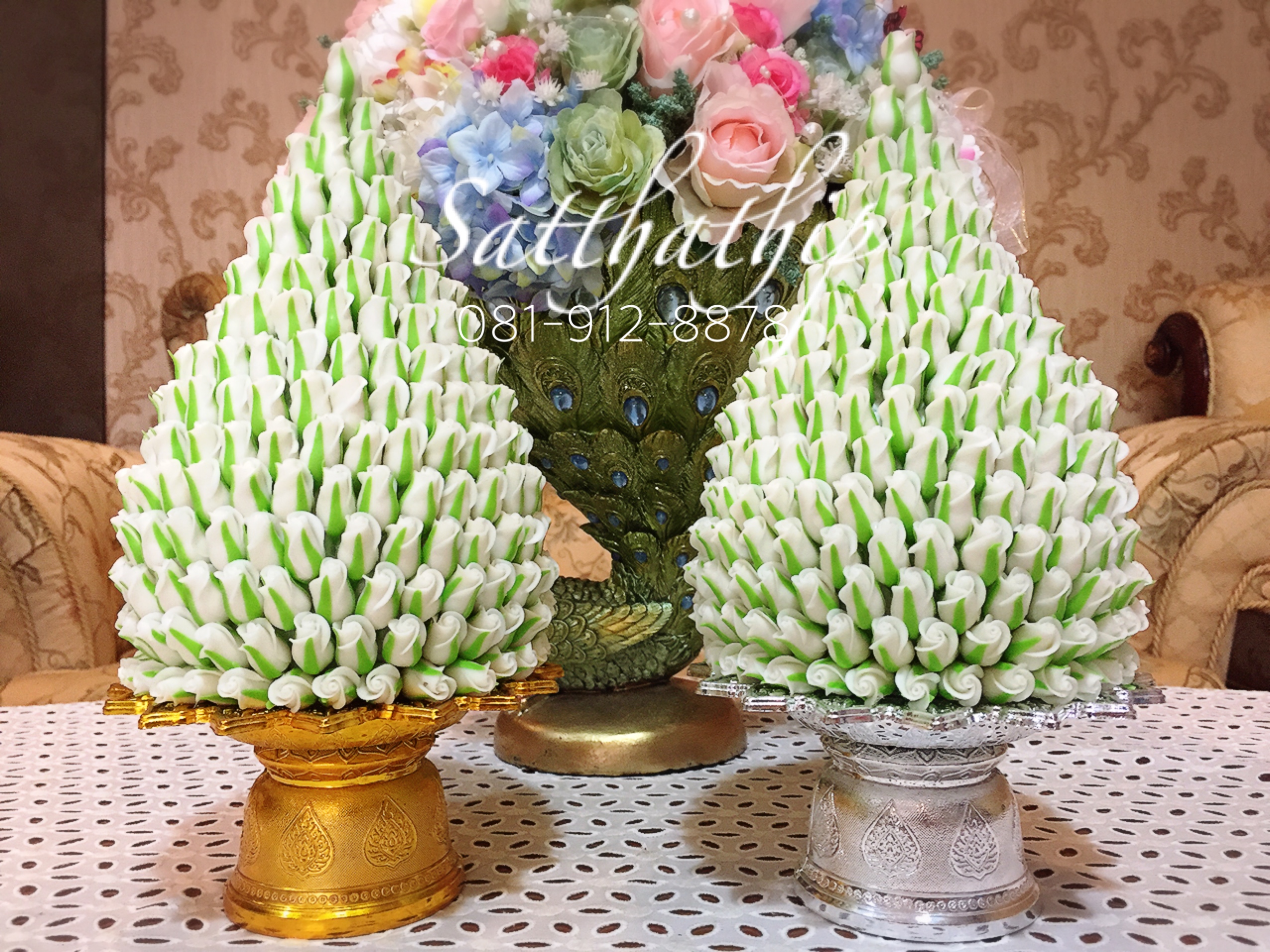 พานพุ่มดอกกุหลาบ ประดิษฐ์จากดิน [5.5 นิ้ว 2,500 บาท/คู่]