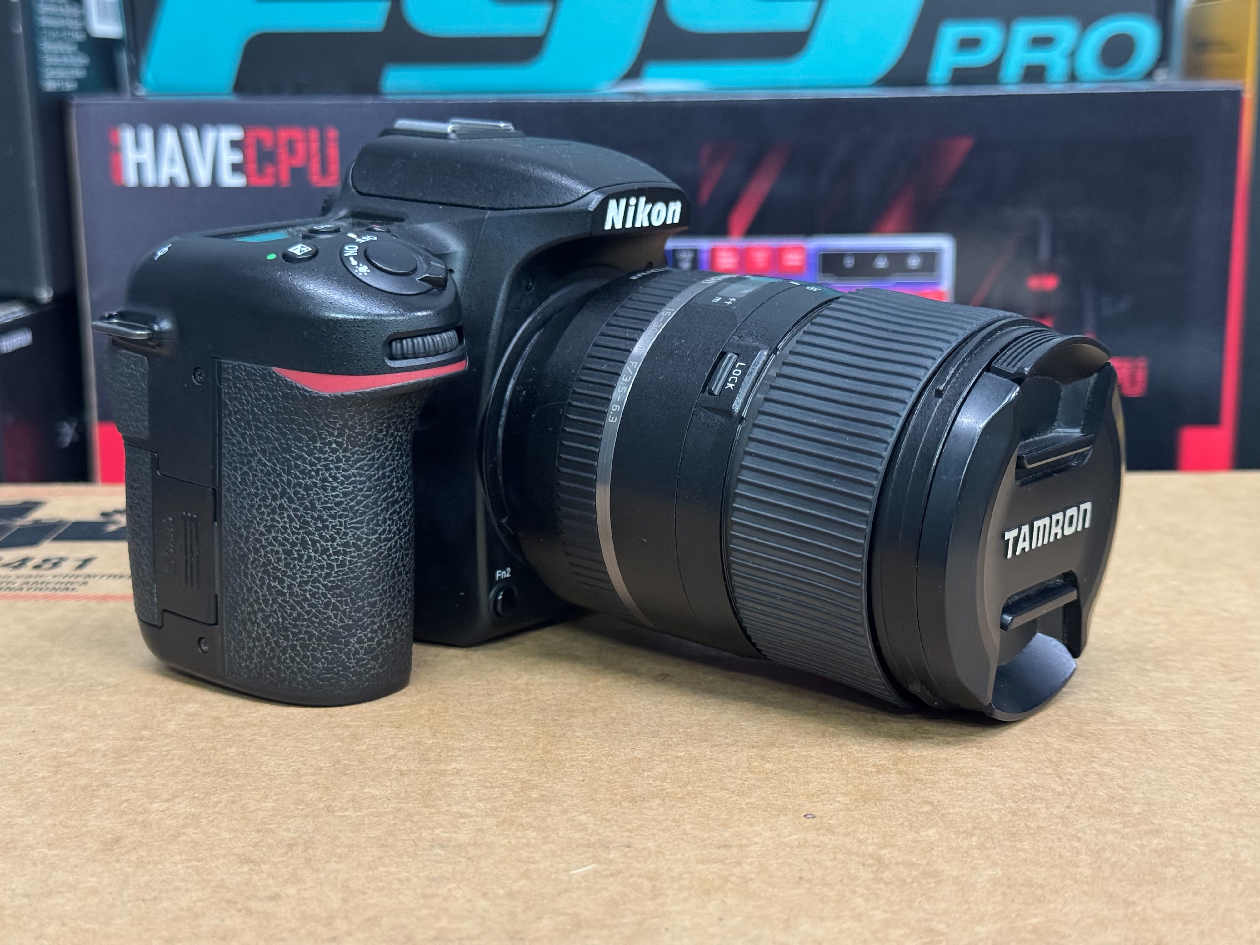 NIKON D7500 + Tamron 16-300 mm. F3.5-6.3 Di IIVC PZD Macro Mount