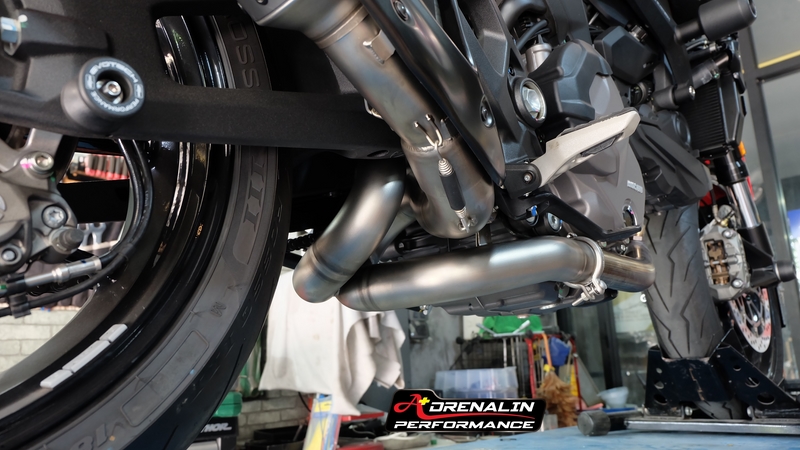 ท่อคู่ Racing termignoni สำหรับ Monster 937 ducati performance ท่อดำปากคาร์บอน พร้อมคอกลาง แทนที่แคต (For Exhibition only)