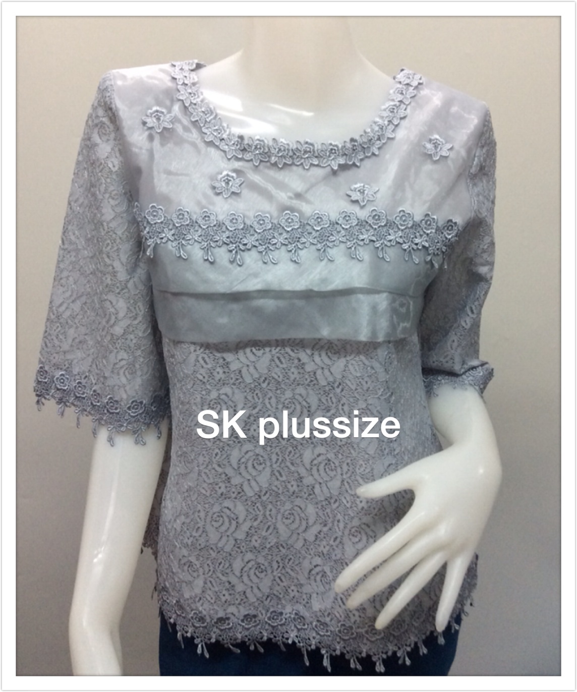 เสื้อลูกไม้ สีเทา อกผ้าแก้ว 2 ชั้น รอบอก 42 นิ้ว