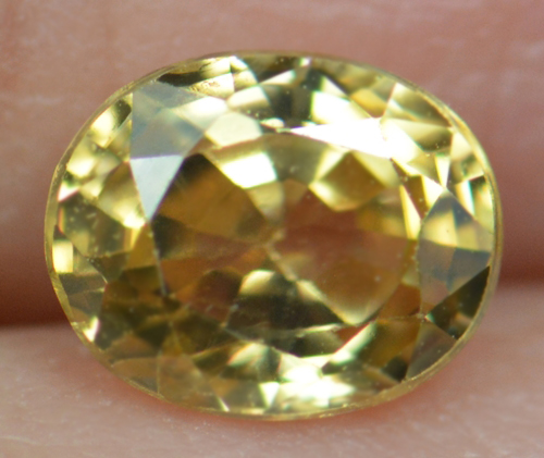 เพทายดิบสีเหลือง (Zircon) 1.30 กะรัต