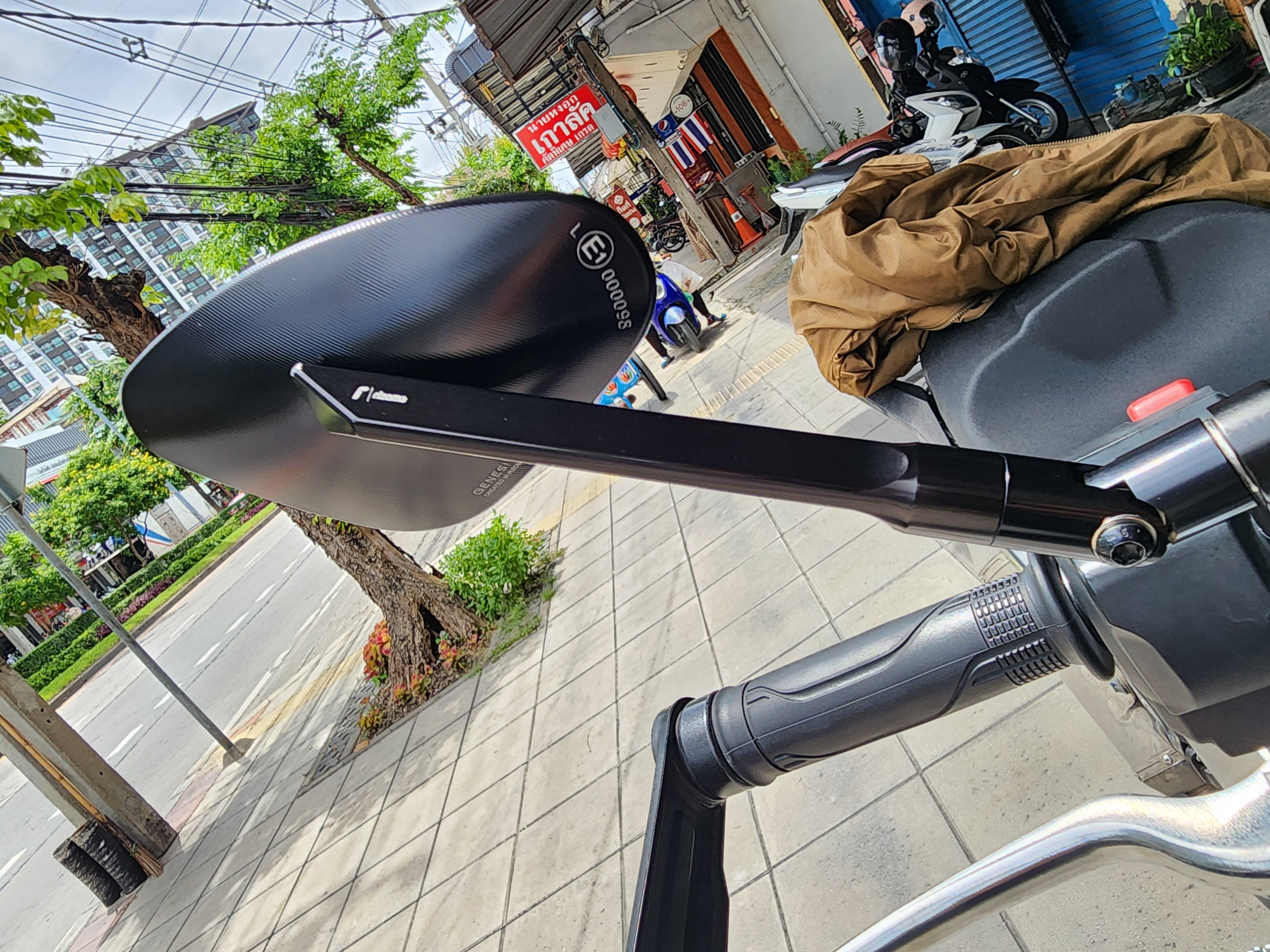 กระจกมองข้าง Rizoma รุ่น Genesi สำหรับ X-adv 750 ราคาข้างละ